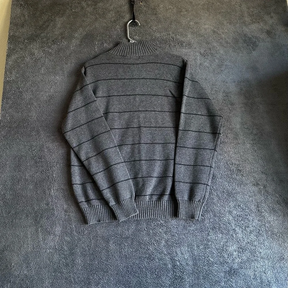 Izod Men's Charcoal Striped Sweater Preppy, Cozy, Button Collard SZ L
